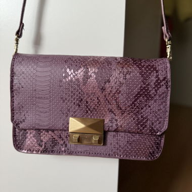 Borsa a spalla viola effetto serpente