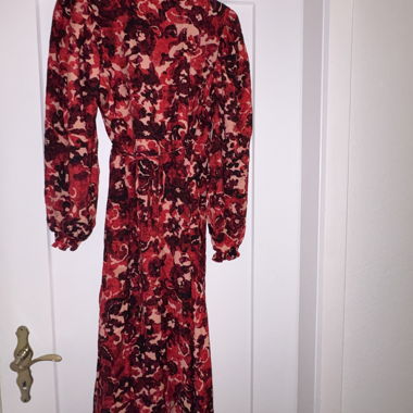 Gemustertes Wickelkleid
