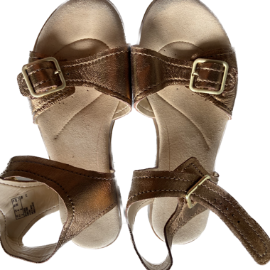 Sandales en cuir couleur bronze