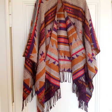 Poncho / cape / écharpe large à franges