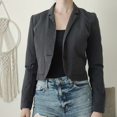 dunkelgrauer Blazer cropped