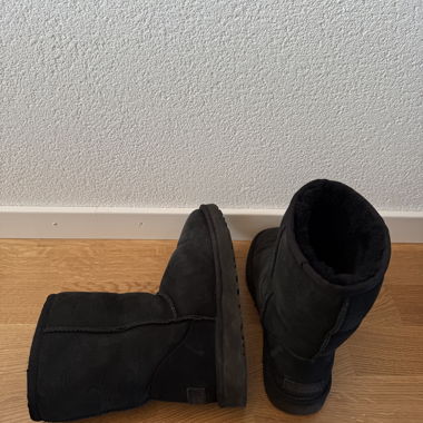 UGGs neri taglia 38