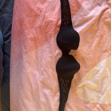 Soutien-gorge à armatures noir avec dentelle
