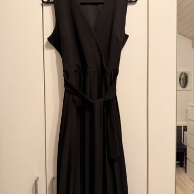 Robe noire sans manches