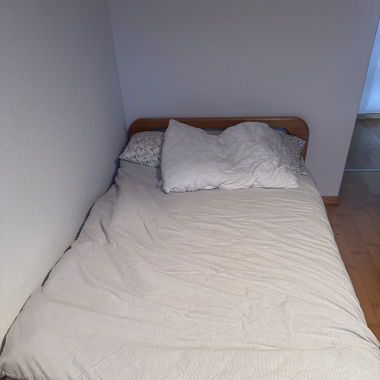 BETT,MATRATZE&NACHTTISCH 
