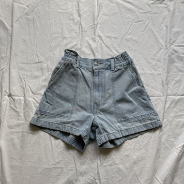 Hellblaue Shorts size 25