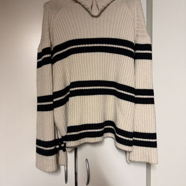Pull col roulé rayé