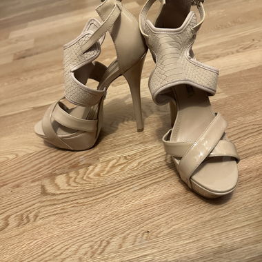 Sandales à talons hauts beiges
