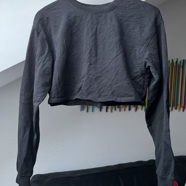 Pull Court Noir Bershka