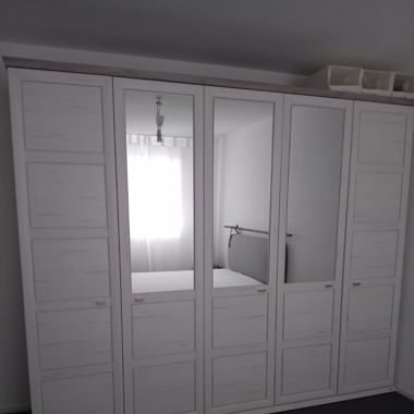 Kleiderschrank