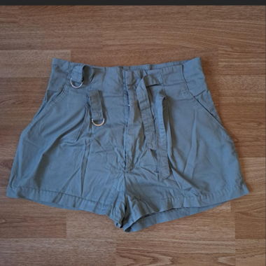 Kurze elegante Hose