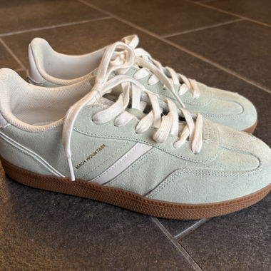 Beach mountain sneakers