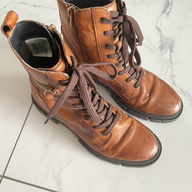 Boots stringati in pelle