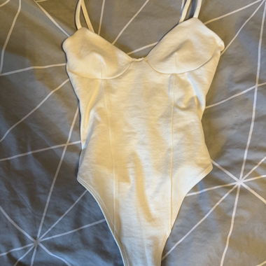 Body bianco con bretelle