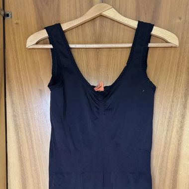 Figur betonendes schwarzes Unter Kleid