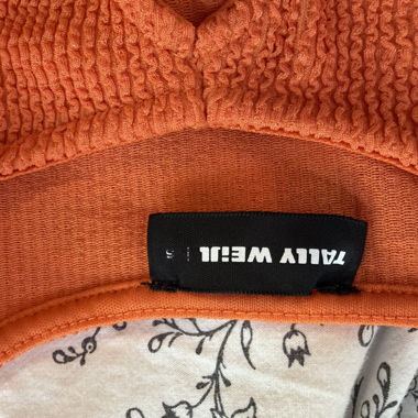 Haut en maille orange à découpes