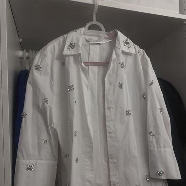 Damenbluse mit Stickerei