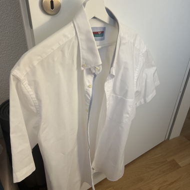 Camicia bianca a maniche corte