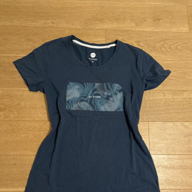 figurbetontes shirt