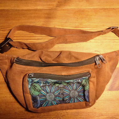 Braune Bauchtasche