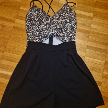 Kurzer Jumpsuit