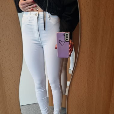 Weisse Jeans aus Stoff