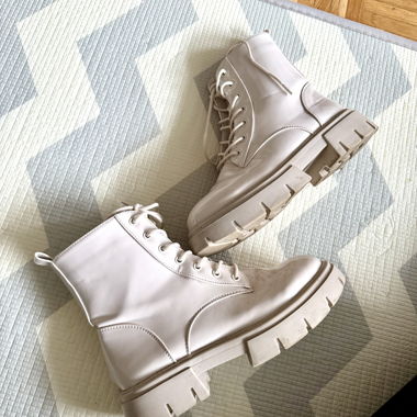 Anfibi boots