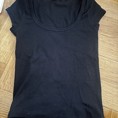 Black T-shirt with crew neck, size S
