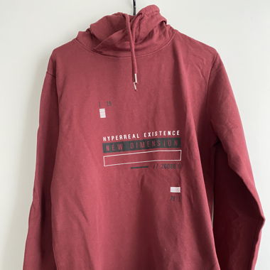Weinroter Pullover
