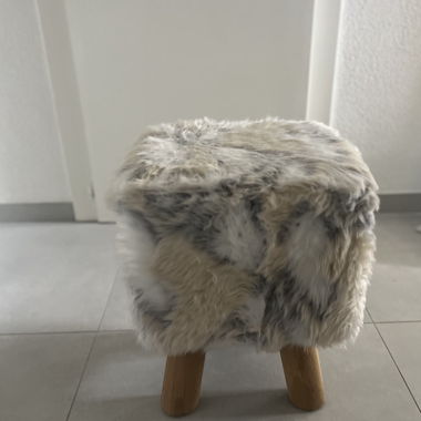 Sgabello in pelliccia