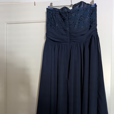 elegantes, trägerloses Cocktailkleid Marineblau. 