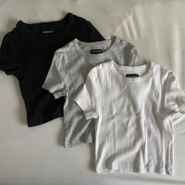 3 crop tops noir gris blanc