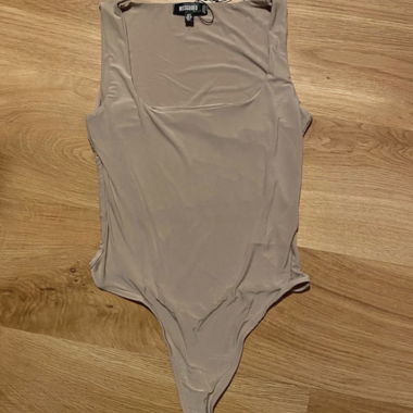 Beiger Missguided-Body XS