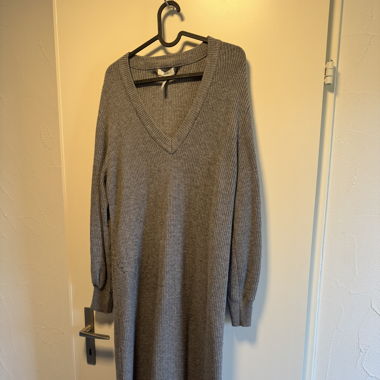 Graues Strickkleid 