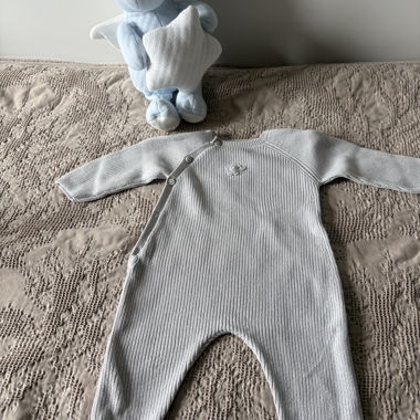 Combinaison bébé en maille