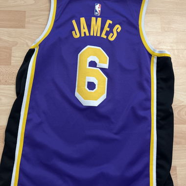 LeBron James Lakers Basketballtrikot