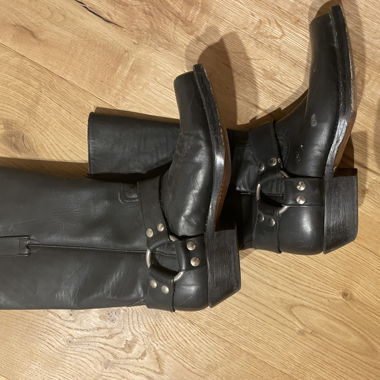 Bottes en cuir noires avec anneau