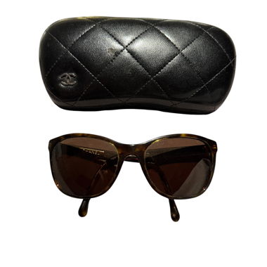 Chanel Sonnenbrille mit Etui