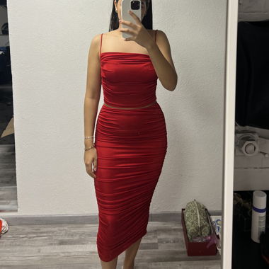 Completo rosso aderente