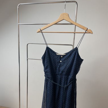 Kurzes Kleid mit Punkten 