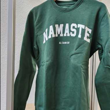 Pull Namaste Mady Morrison