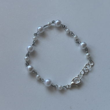 Bracciale di perle argento e bianche