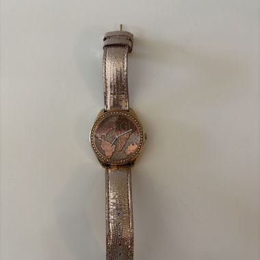 Women’s bracelet watch with glitter band