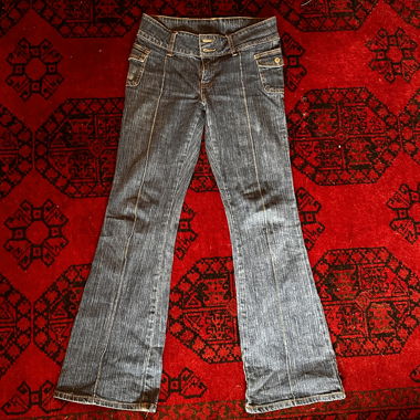 Low Waisted Flared Jeans
