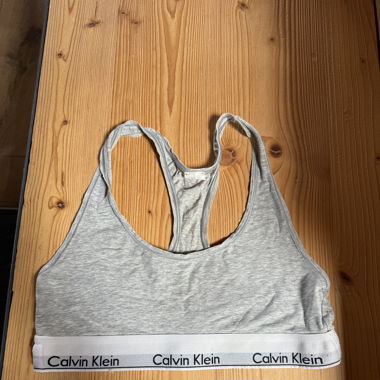 2 calvin klein bra