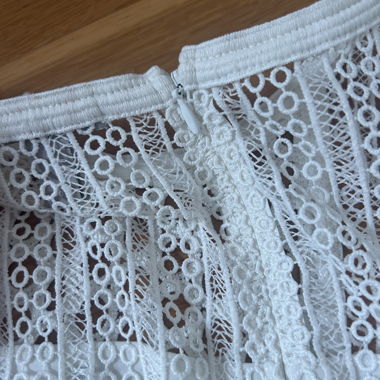 Abito in pizzo bianco