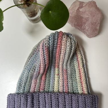 Handmade Mütze aus Merinowolle (mehrfarbig/lila)