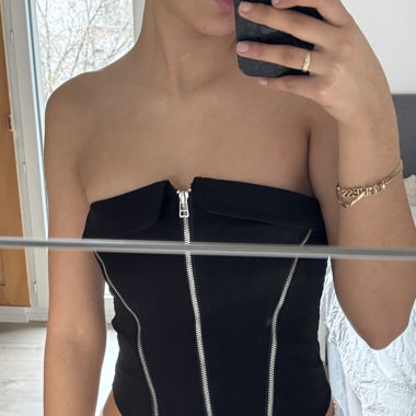 Black crop top