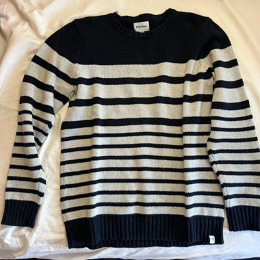 Pull rayé bleu gris 