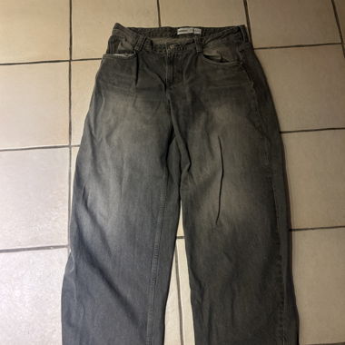 Weite Bershka-Jeans Grau